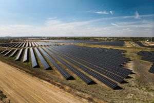 MOL Group îşi extinde portofoliul cu un parc solar şi o instalaţie de stocare a energiei în Ungaria